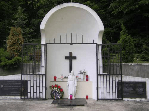 Spomen obilježje Crni potok kod Našica.