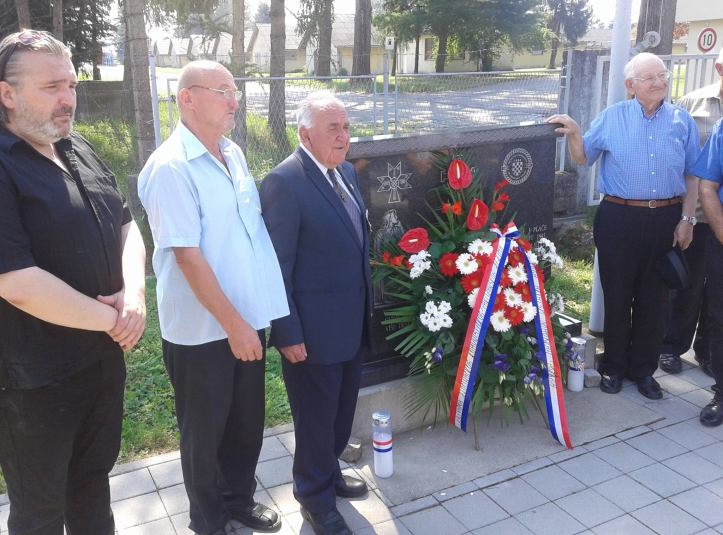 Spomen obilježje na mjestu logora Glates.