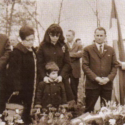 Mirjana Deželić sa sinom na sprovodu svog supruga Nahida Kulenovića