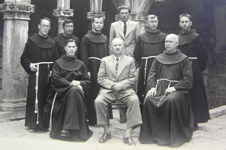 Sokol-naprijed-desno-badija