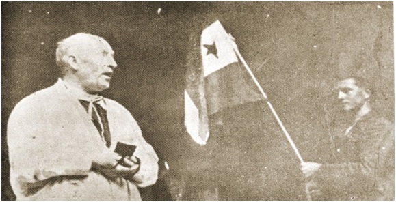 Svećenik blagoslivlja partizanske borce i partizansku zastavu