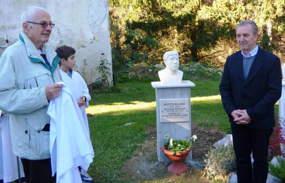 Vlč. Antun Klasić poprsje