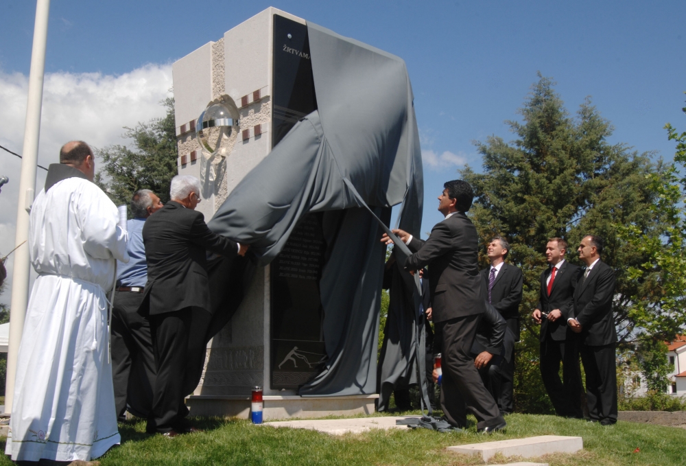 zrtve-u-teskeri-i-pet-ujaka-majke-osjeckog-gradonacelnika